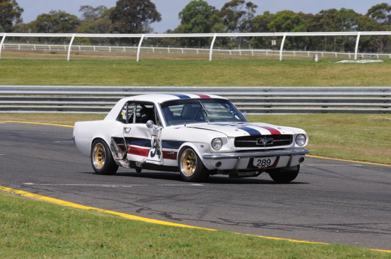 Sitting in the middle of the car, Darrin Davies completed R1 in 2nd place