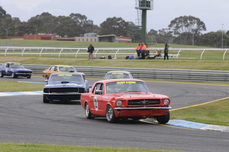 Bill Trengrove\'s 289 Mustang ahead of Stuart Barnes\' 69 Fastback