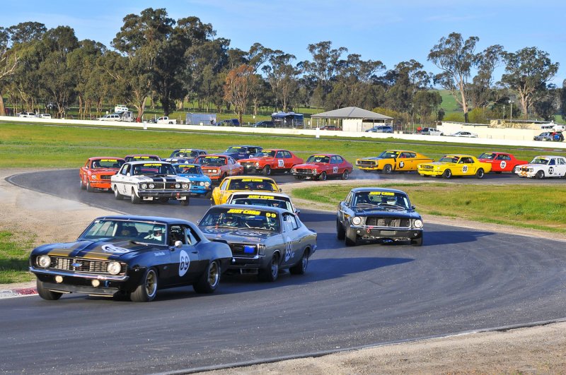The field streams into Turn 1 and 2