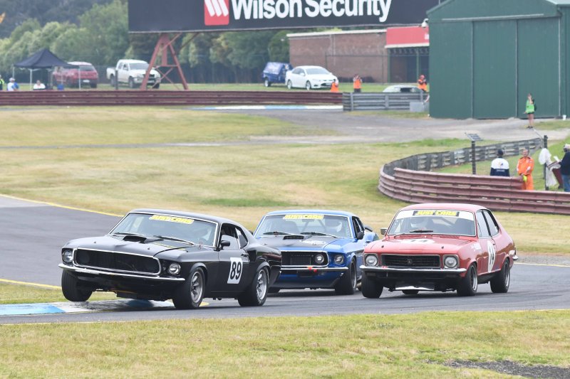 69 Mustangs of Andrew Lane and Michael Miceli under Pillekers' Torana