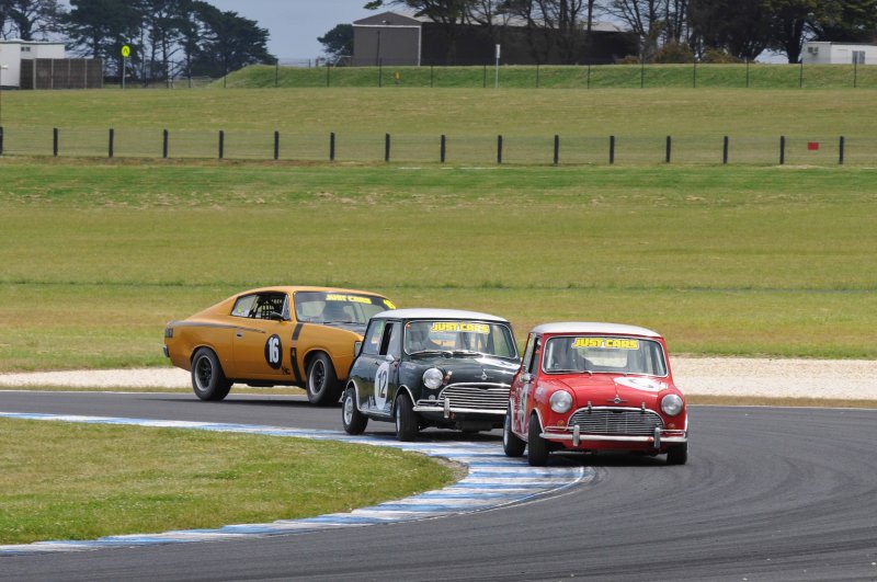 The Mini battle see-sawed, but sawed Richard Hill claim the weekend over Adrian Read