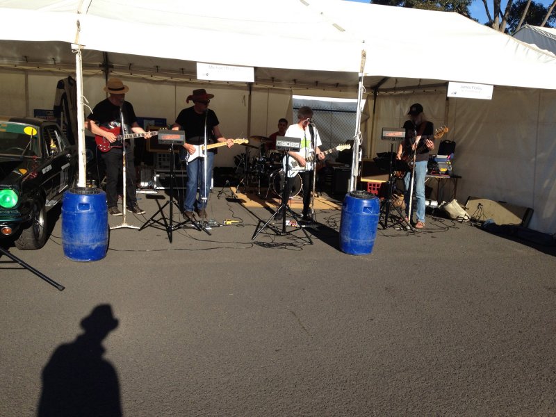 Brashy cranking out the R&B at Sandown