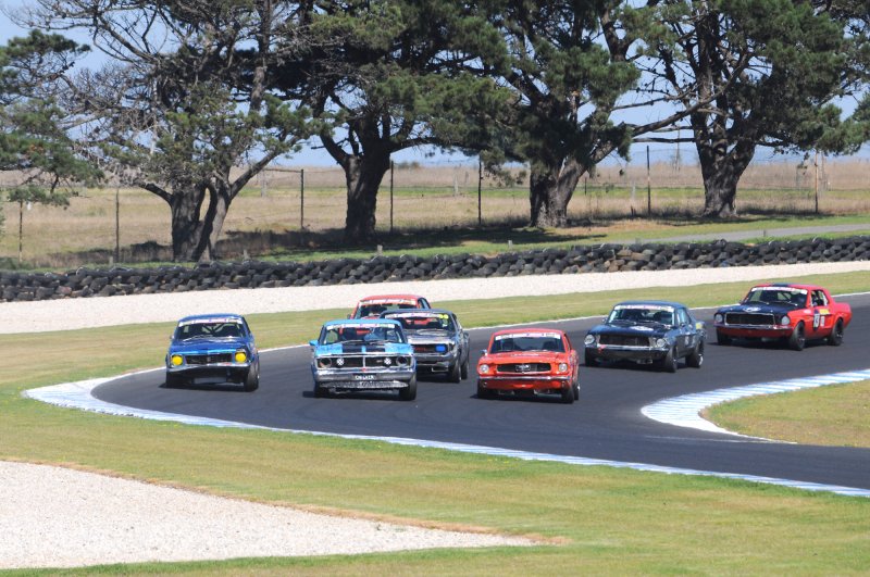 The field leans into the super fast Turn 3