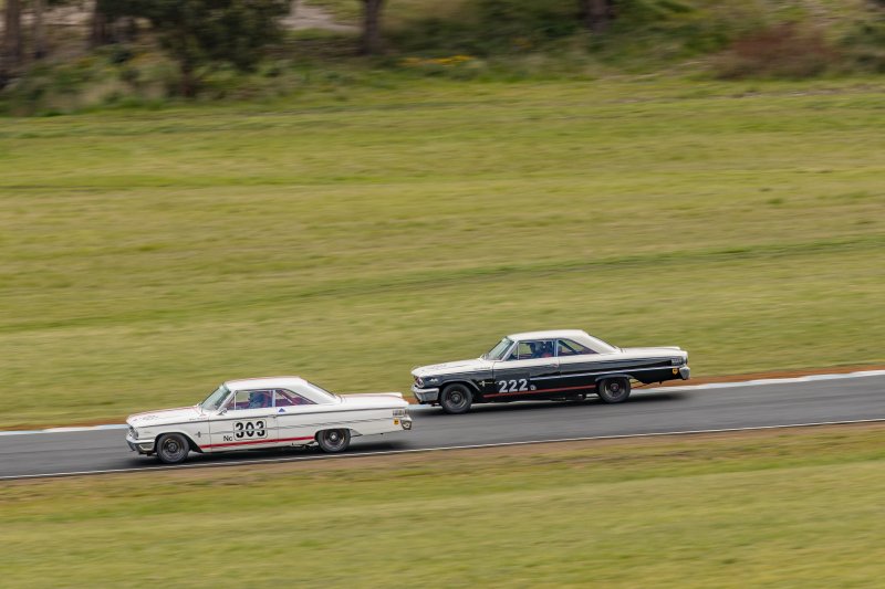 WA Galaxie team mates Mike Moylan and Don Behets adding Sandown to their trip Eastinches apart in their Galaxies