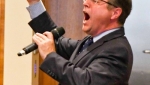 Les Miserables star Richard Thomas set the tenor of the evening