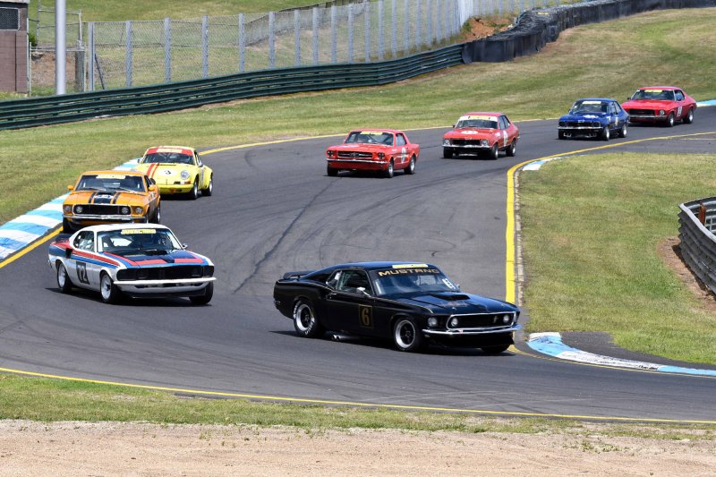 351 Fastbacks file into Dandenong Rd corner - Rusty French, Andy Clempson and Joe Calleja