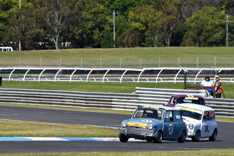 The Mini battle between old fox Henry Draper and young gun James Holloway was sensational