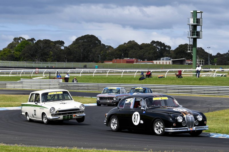 Peter-van-Summerens-heroic-chasing-of-the-Jag-was-one-of-the-best-battles-of-the-weekend-