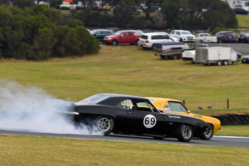 NSWs-Dean-Neville-locks-the-rears-as-WAs-Paul-Stubber-stuffs-his-Camaro-down-the-outside