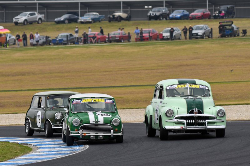 The-NSW-Minis-of-Dave-Roberts-and-Edward-Gavin-sneak-under-Phil-Barrows-FJ