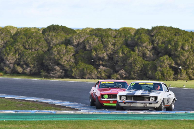Darren-Collins-and-Brent-Trengrove-compare-Mustangs