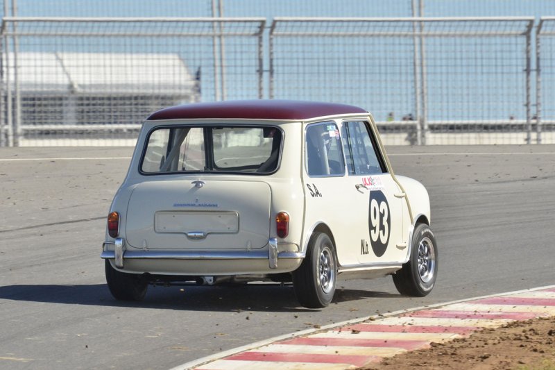 Justin-Elvin’s-Cooper-S-picks-up-a-rear-wheel