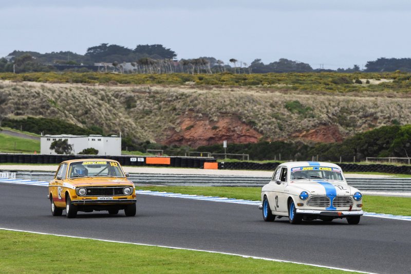 Viking-Volvo-battle.-Qlds-Jim-Schilling-142S-and-Andy-White-122S