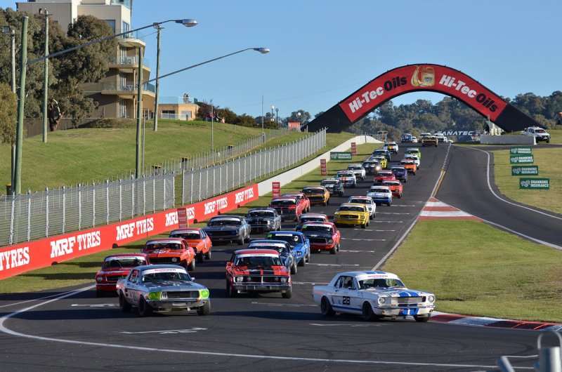 Brad-Tilley-leads-the-big-field-ready-for-the-start.-Terry-Hines-Photo