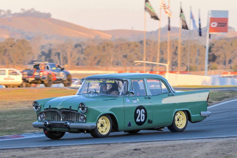 La-belle-dame-Vince-Parisi_s-Simca-Vedette-won-Best-Presented.-Phil-Wisewould-photo.