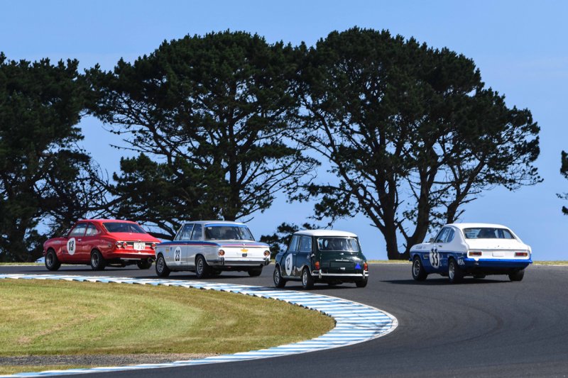 Bland_s-Capri-ranges-up-on-Hill_s-Mini-van-Stokrom_s-BMW-and-James-McNiven_s-Mazda.-Phil-Wisewould-photo