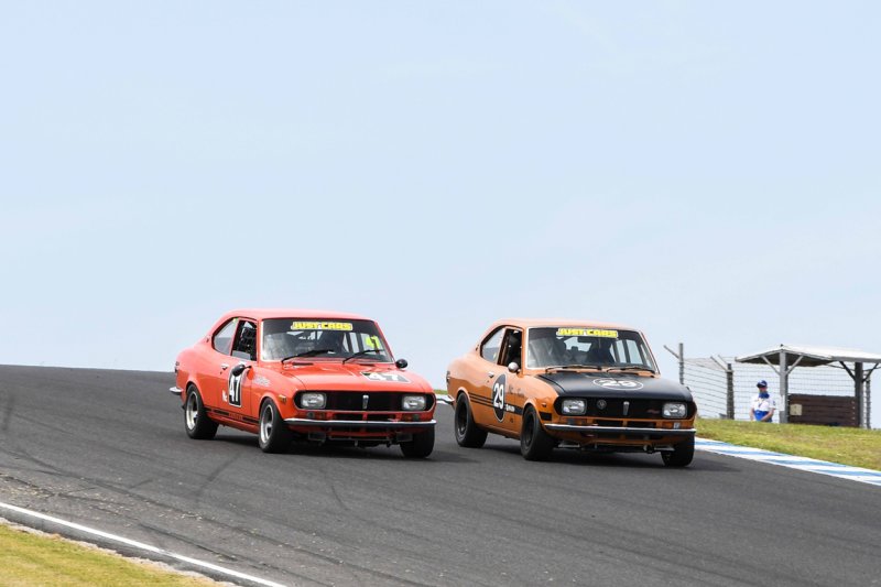 Mazdas-were-tooth-and-nail-Peter-McNiven-challenging-Jason-Humble-into-MG-corner