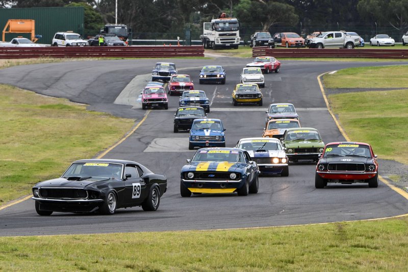 Andrew-Lane_s-Fastback-leads-the-pack-R2-T2.