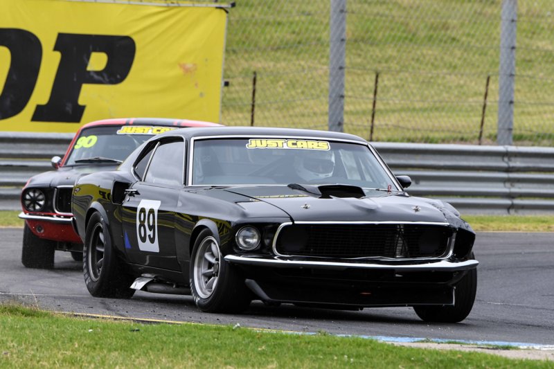Chris-Stern-clings-to-the-tail-of-Andrew-Lane_s-Fastback