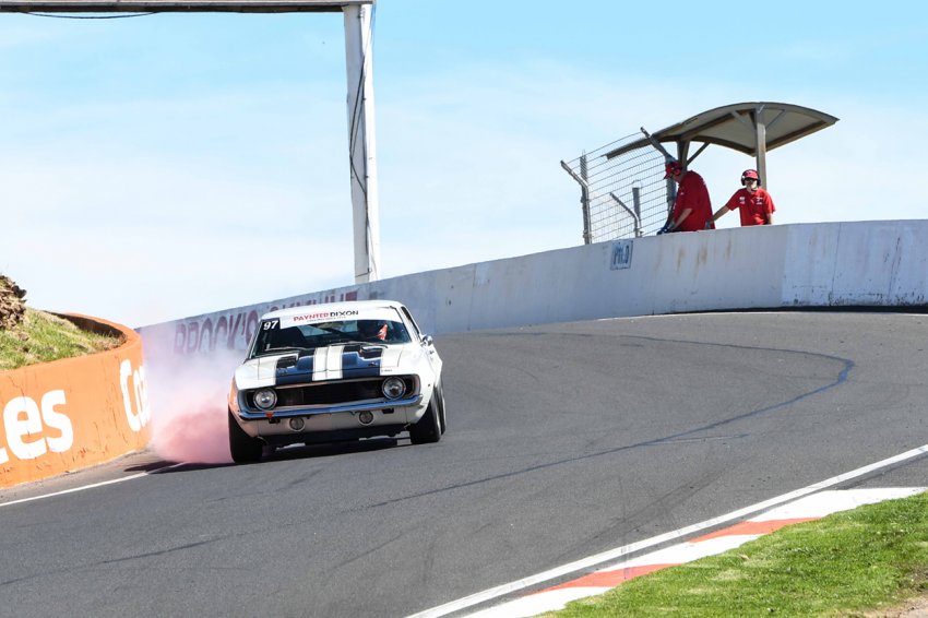 Best-placed-Victorian-Darren-Collins-snatches-a-brake-befiore-the-Dipper.-Phil-Wisewould-pic.