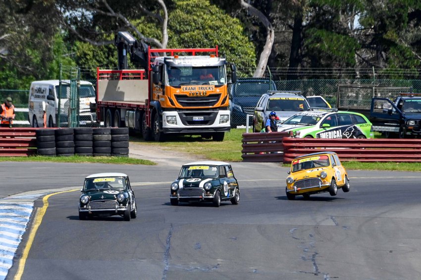 Playful-Minis-Richard-Hill-SA_s-Ian-Pringle-and-NSW_s-Paul-Battersby