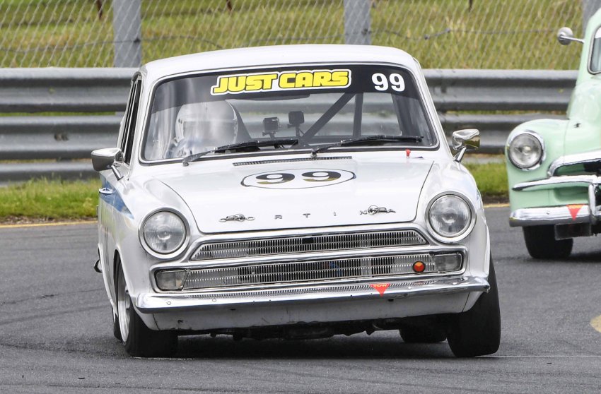Les-Walmsley-1st-Ford-Cortina