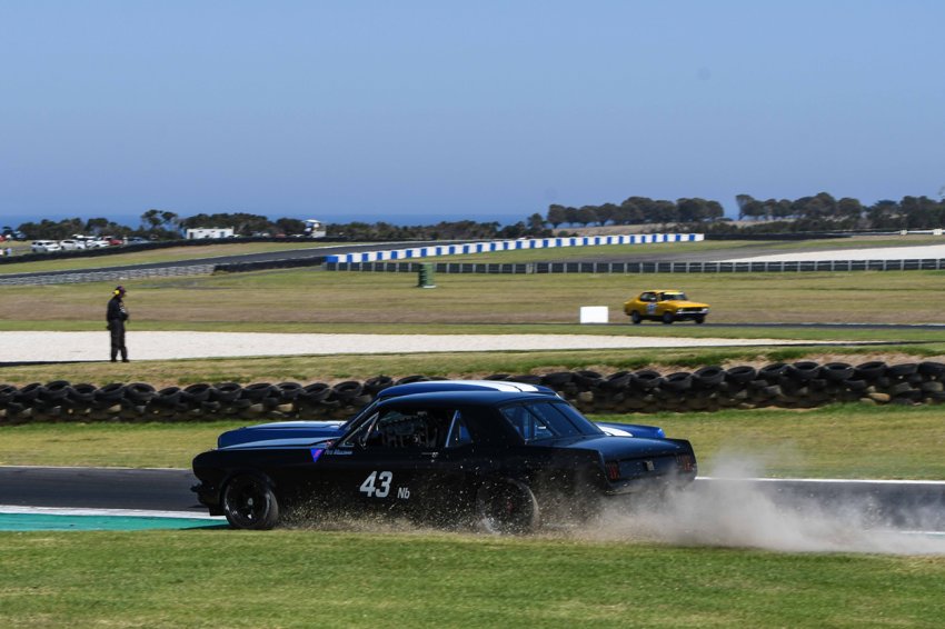 The-great-Nb-Mustang-rivalry-of-Darren-Jones-and-Pete-Meuleman-nearest-camera-continued-in-earnest.