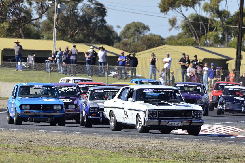 Adam-Smiths-Falcon-leads-Josh-Axfords-BDA-Escort-and-Kirk-Daviss-Mazda-in-R2