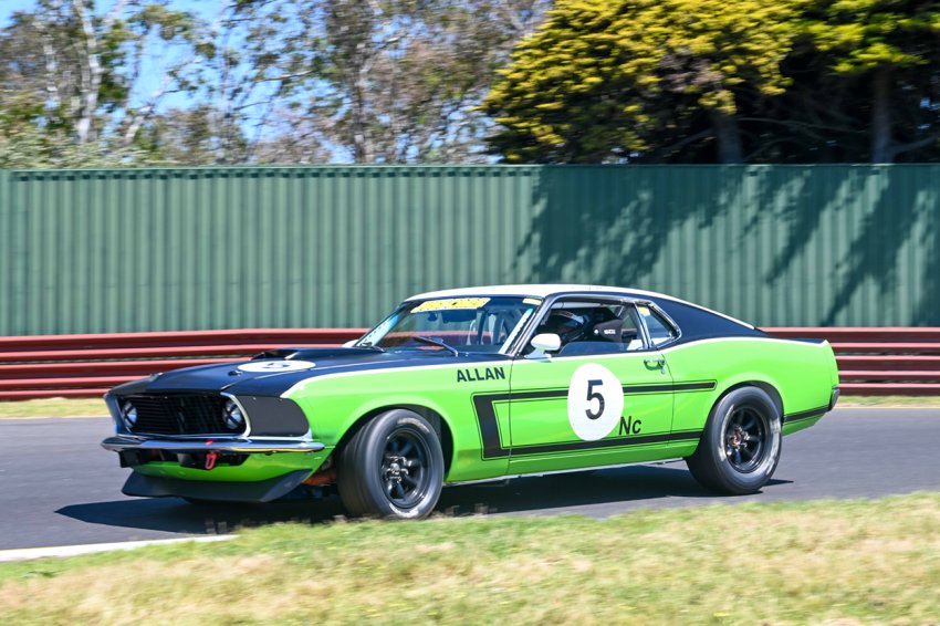 Qlds-Craig-Allan-won-3-from-3-in-the-resurrected-ex-Darryl-Hansen-fastback