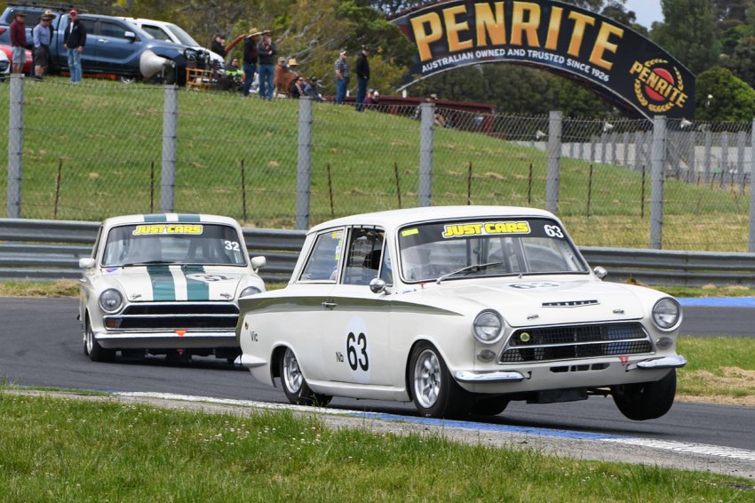 Mike-Georges-Lotus-Cortina-leads-Don-Knights-pushrod-version