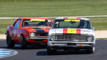 Jervis-Ward_s-skinny-tyred-Falcon-Sprint-danced-around-Munday_s-Camaro.-Photo-by-Daysy-Motorpix