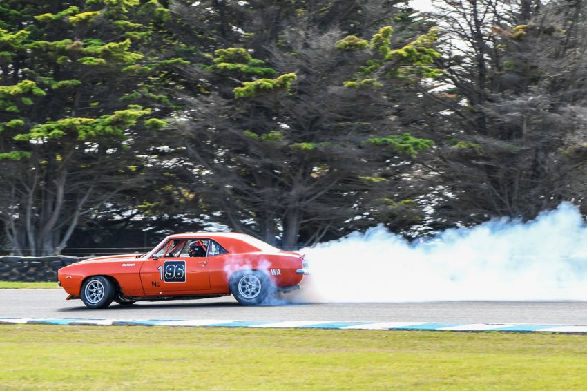 Aldo-de-Paoli-won-the-now-expected-last-lap-burnout-