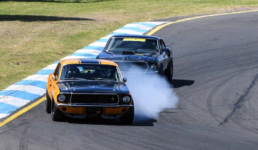 Darren-Collins-led-for-3-laps-in-R2-before-the-Long-Brake-Pedal-Blues-played-in.