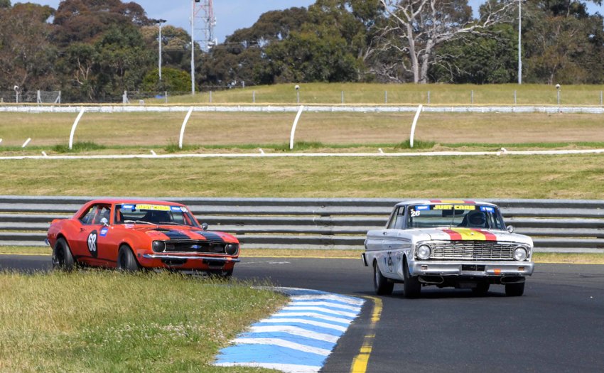 Jervis-Ward_s-nimble-lightweight-Falcon-Sprint-had-fun-battles-with-Geoff-Munday_s-Camaro
