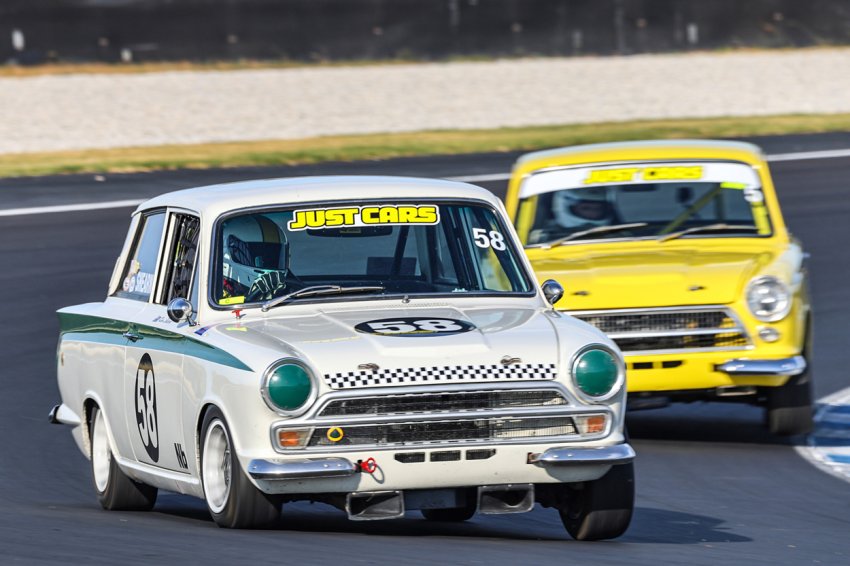 Kim-Shearn-Vic-under-attack-from-Will-Colton-NSW.-Photo-by-Daysy-Motorpix