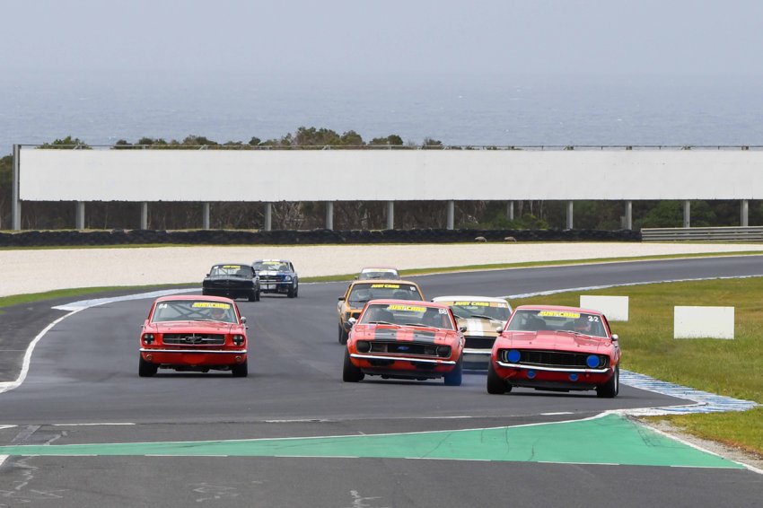 A-rocket-start-put-Bill-Trengrove_s-Nb-Mustang-into-an-early-third-in-R2