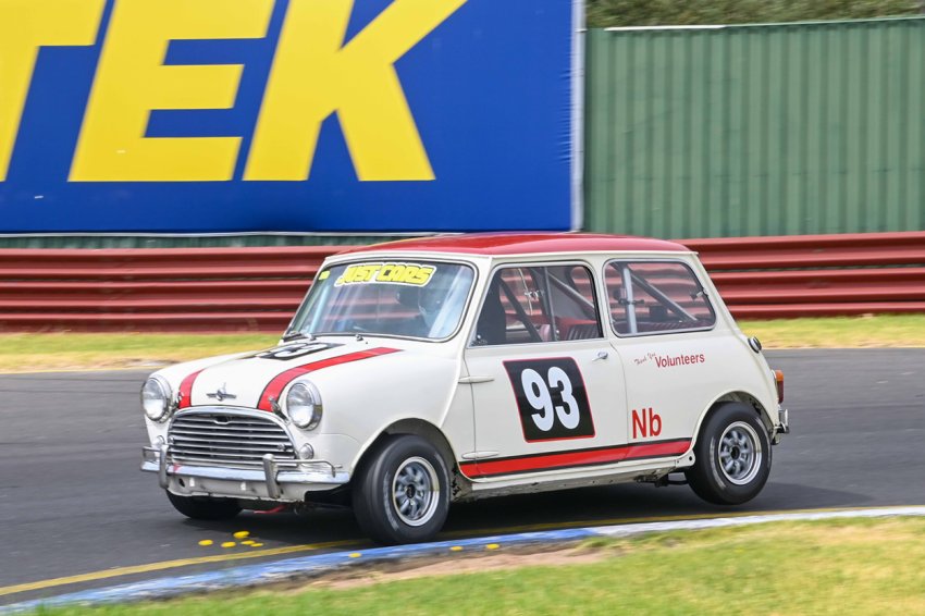 Newcomer-Luke-Paterson-showed-good-speed-in-his-Mini