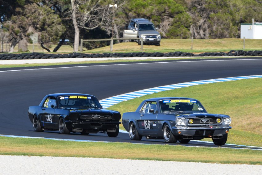 Graeme-Woolhouse-and-Peter-Meuleman_s-Mustangs-in-battle