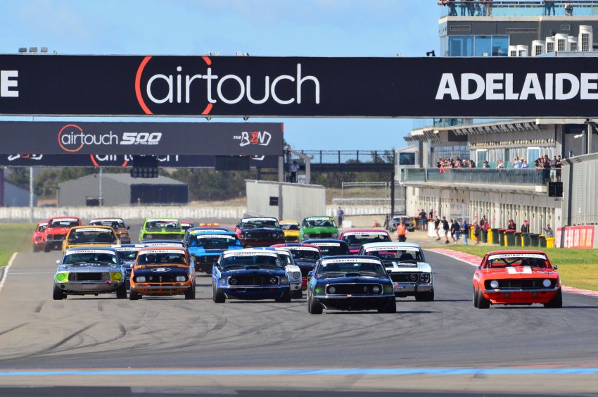 The-Over-2-litre-field-pours-into-turn-1-in-their-first-race
