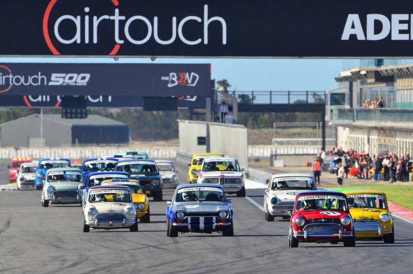 Under-2-litre-tourers-were-the-first-race-on-Sunday-after-being-postponed-from-Saturday-due-to-a-huge-electrical-storm