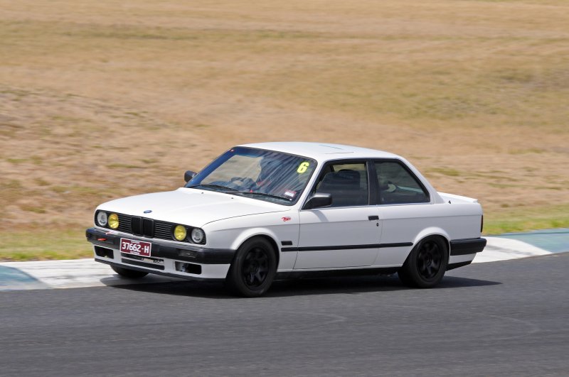 Bill Benic's very neat E30