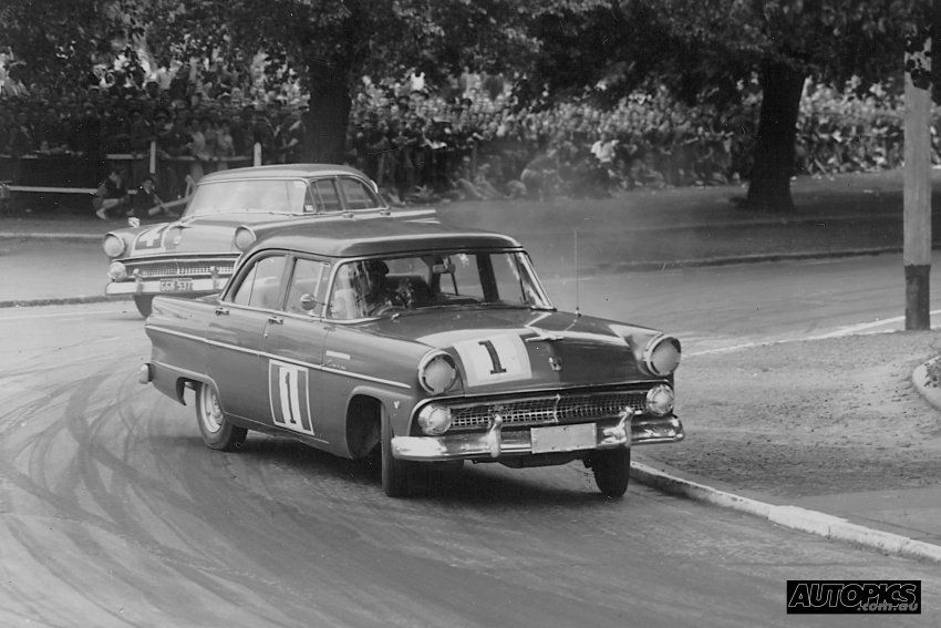 A-23-year-old-Norm-Beechey-leads-Len-Lukey-in-Ford-Customlines-Albert-Park-1956.-Autopics.com_.au_